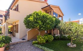Apartmani Pina